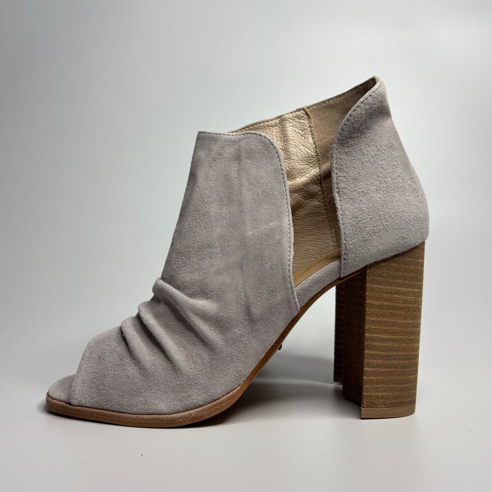 42 Gold Womens Loyalty Peep Toe Bootie in Fog Kid Suede